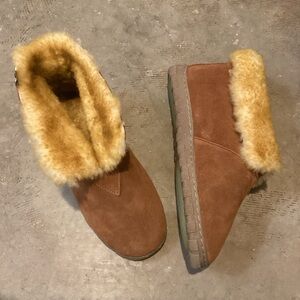 Men’s WILD‎ WOOLIES Sheepskin Lined Suede Scuff Slippers, Size 11